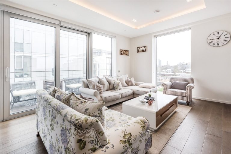 Bolander Grove, Lillie Square
