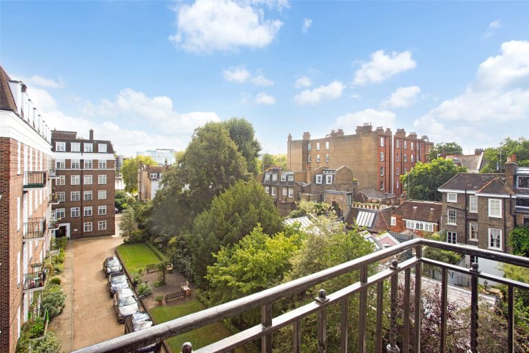 Shrewsbury House, Cheyne Walk