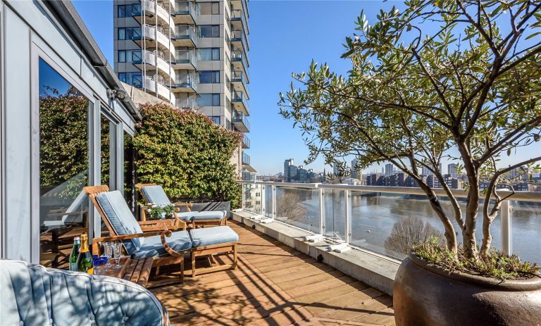 Chelsea Crescent, Chelsea Harbour