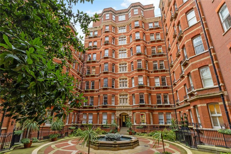 Artillery Mansions, Victoria Street